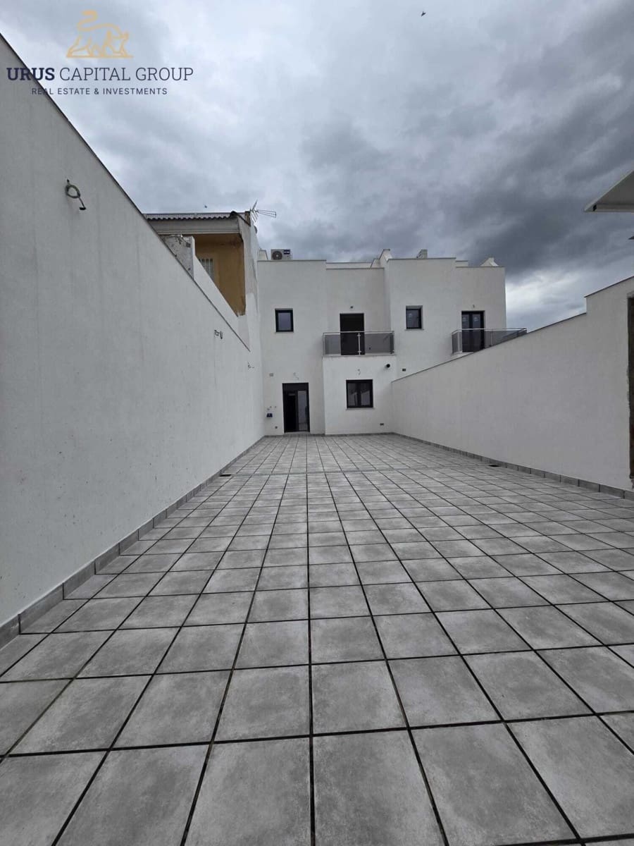 3 bedroom Townhouse for sale in Cordoba city with garage - € 245,000 (Ref: 9491782)