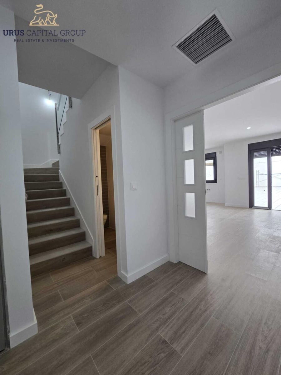 3 bedroom Townhouse for sale in Cordoba city with garage - € 245,000 (Ref: 9491782)