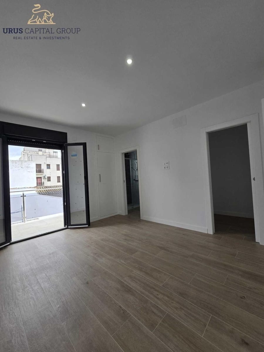 3 bedroom Townhouse for sale in Cordoba city with garage - € 245,000 (Ref: 9491782)