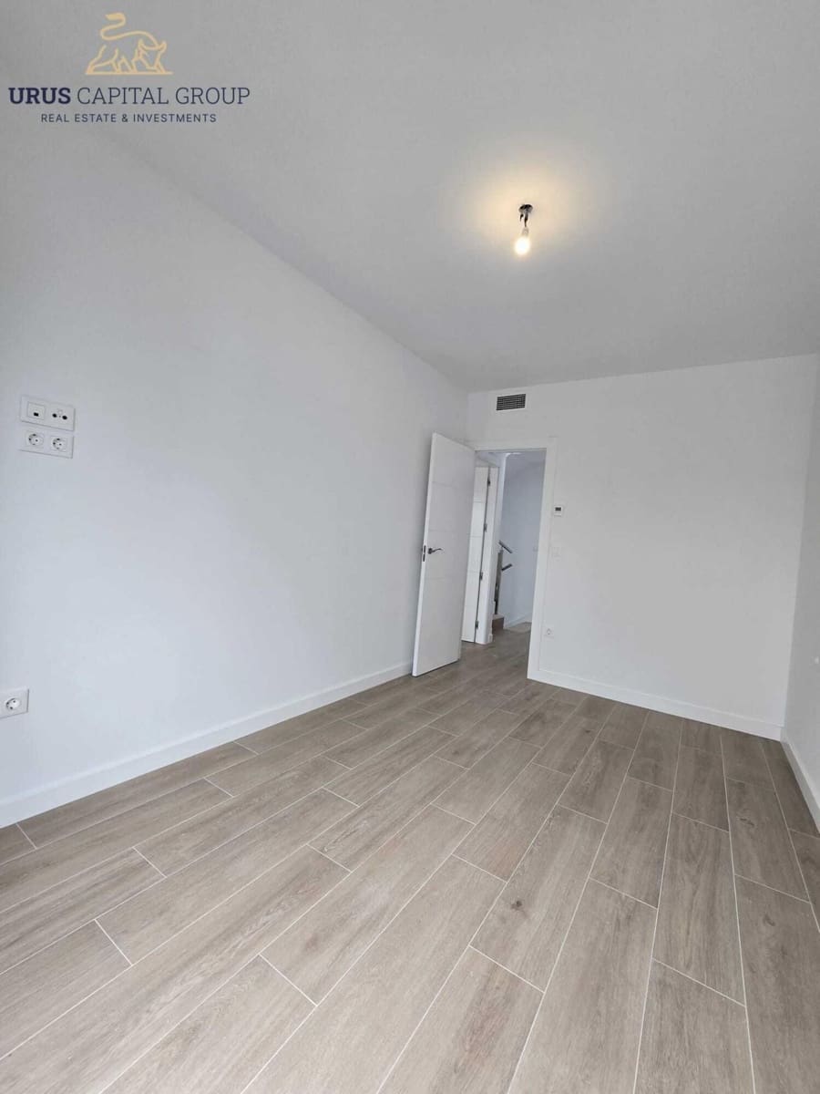 3 bedroom Townhouse for sale in Cordoba city with garage - € 245,000 (Ref: 9491782)