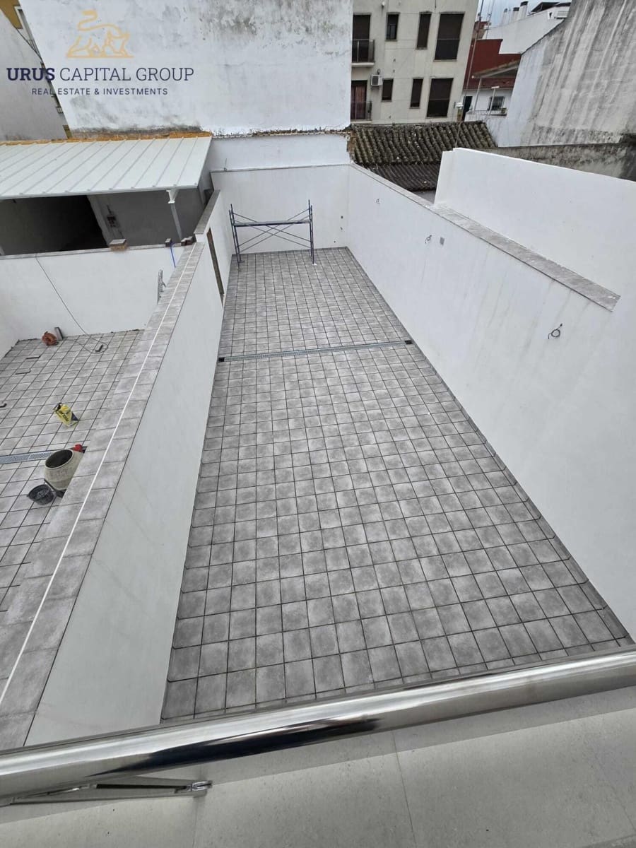 3 bedroom Townhouse for sale in Cordoba city with garage - € 245,000 (Ref: 9491782)