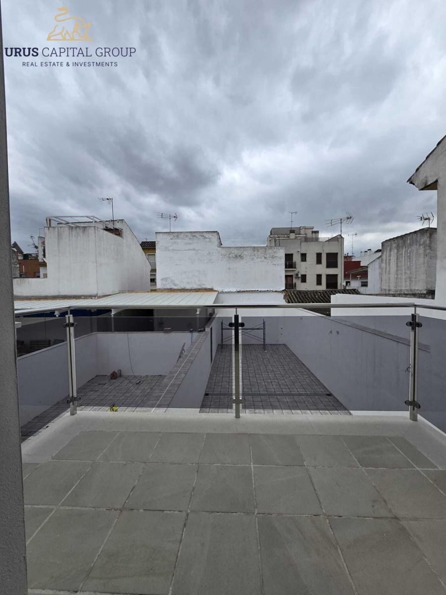 3 bedroom Townhouse for sale in Cordoba city with garage - € 245,000 (Ref: 9491782)