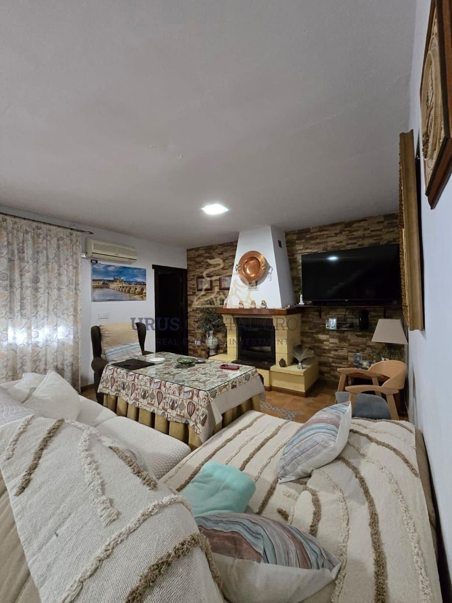 3 bedroom Semi-detached Villa for sale in La Victoria with pool - € 145,000 (Ref: 9491785)