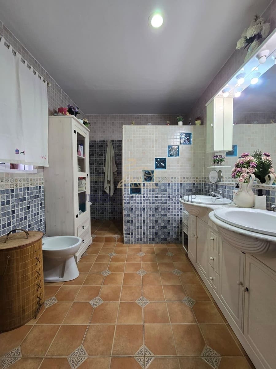 3 bedroom Semi-detached Villa for sale in La Victoria with pool - € 145,000 (Ref: 9491785)