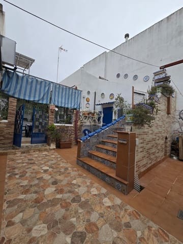 3 bedroom Semi-detached Villa for sale in La Victoria with pool - € 145,000 (Ref: 9491785)