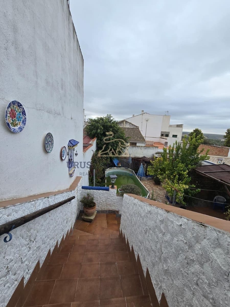 3 bedroom Semi-detached Villa for sale in La Victoria with pool - € 145,000 (Ref: 9491785)