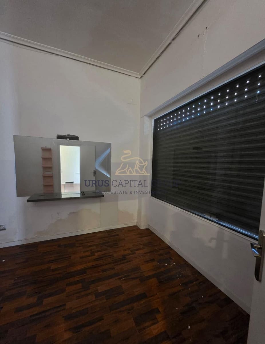 Commercial for sale in Cordoba city - € 80,000 (Ref: 9491786)