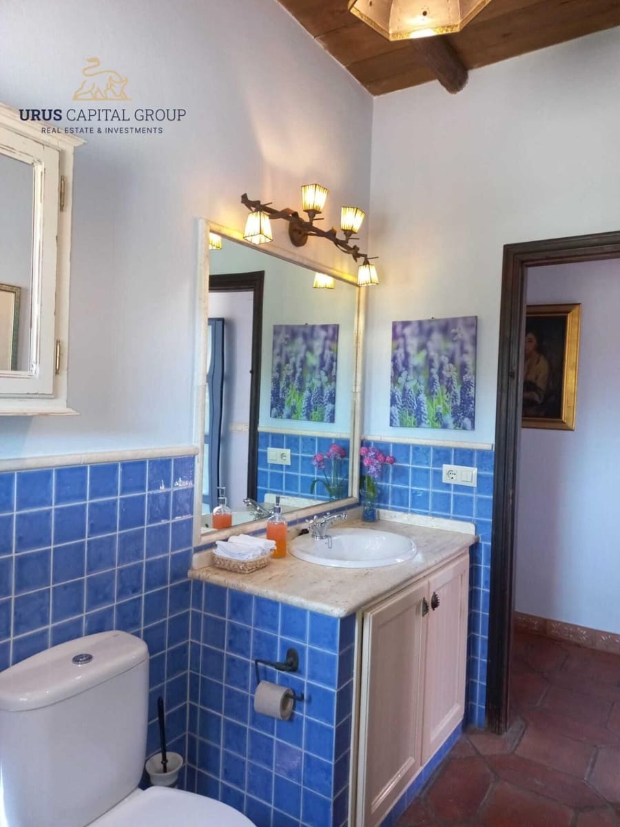 5 makuuhuone Huvila myytävänä paikassa Cordoba kaupunki mukana uima-altaan 
autotalli - 890 000 € (Ref: 9491791)