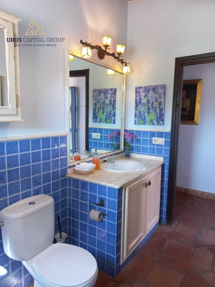 5 makuuhuone Huvila myytävänä paikassa Cordoba kaupunki mukana uima-altaan 
autotalli - 890 000 € (Ref: 9491791)