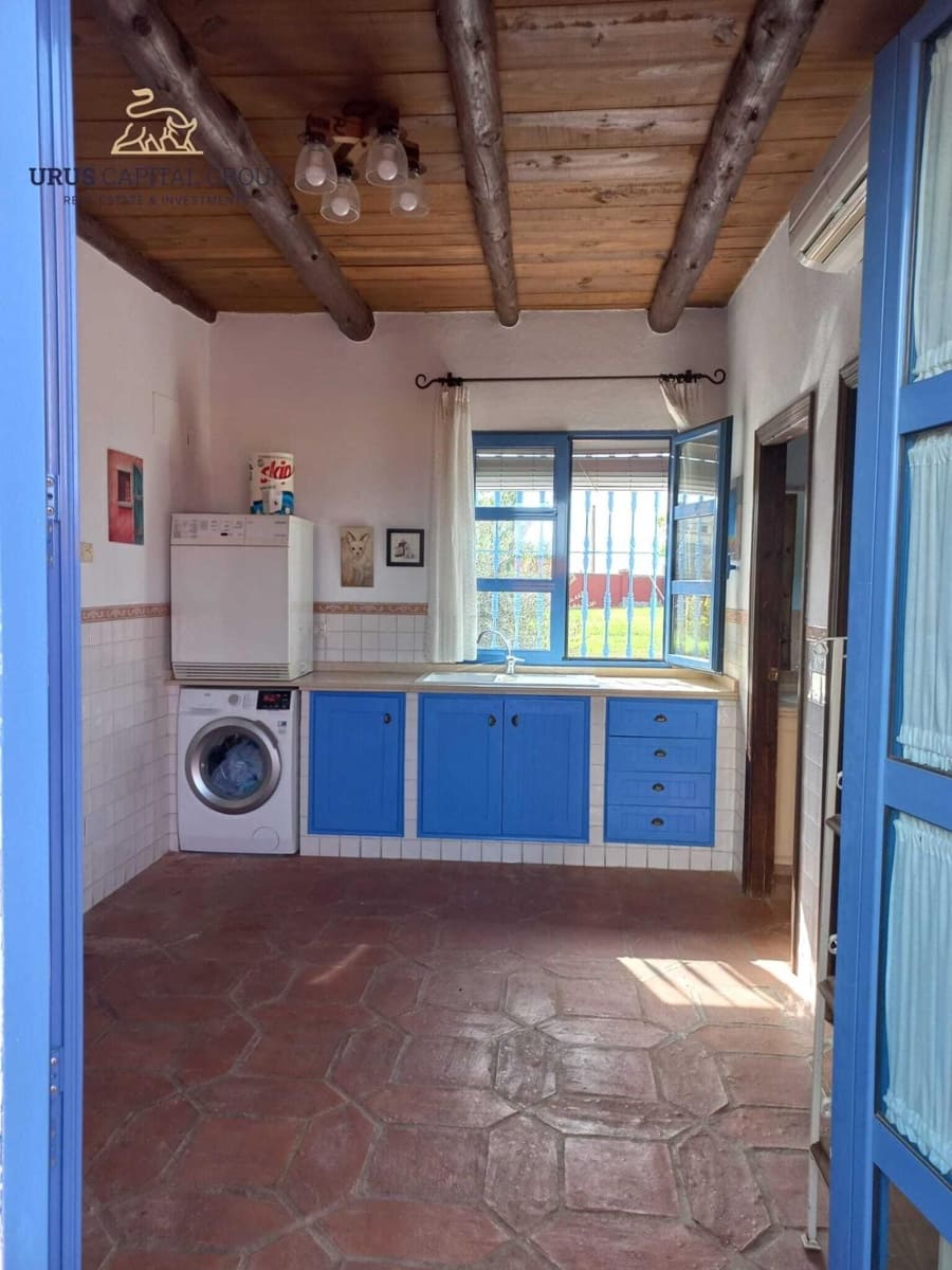 5 makuuhuone Huvila myytävänä paikassa Cordoba kaupunki mukana uima-altaan 
autotalli - 890 000 € (Ref: 9491791)