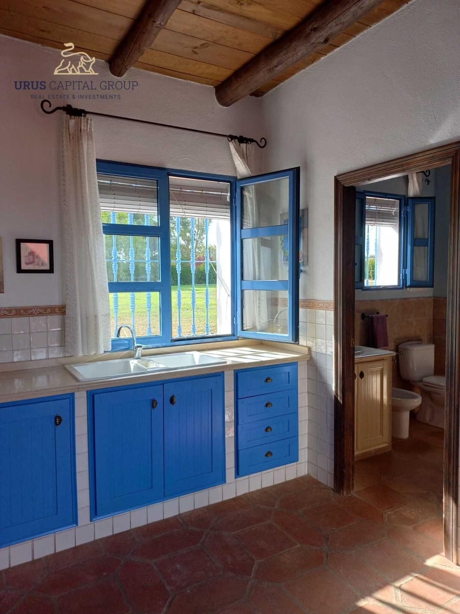 5 makuuhuone Huvila myytävänä paikassa Cordoba kaupunki mukana uima-altaan 
autotalli - 890 000 € (Ref: 9491791)