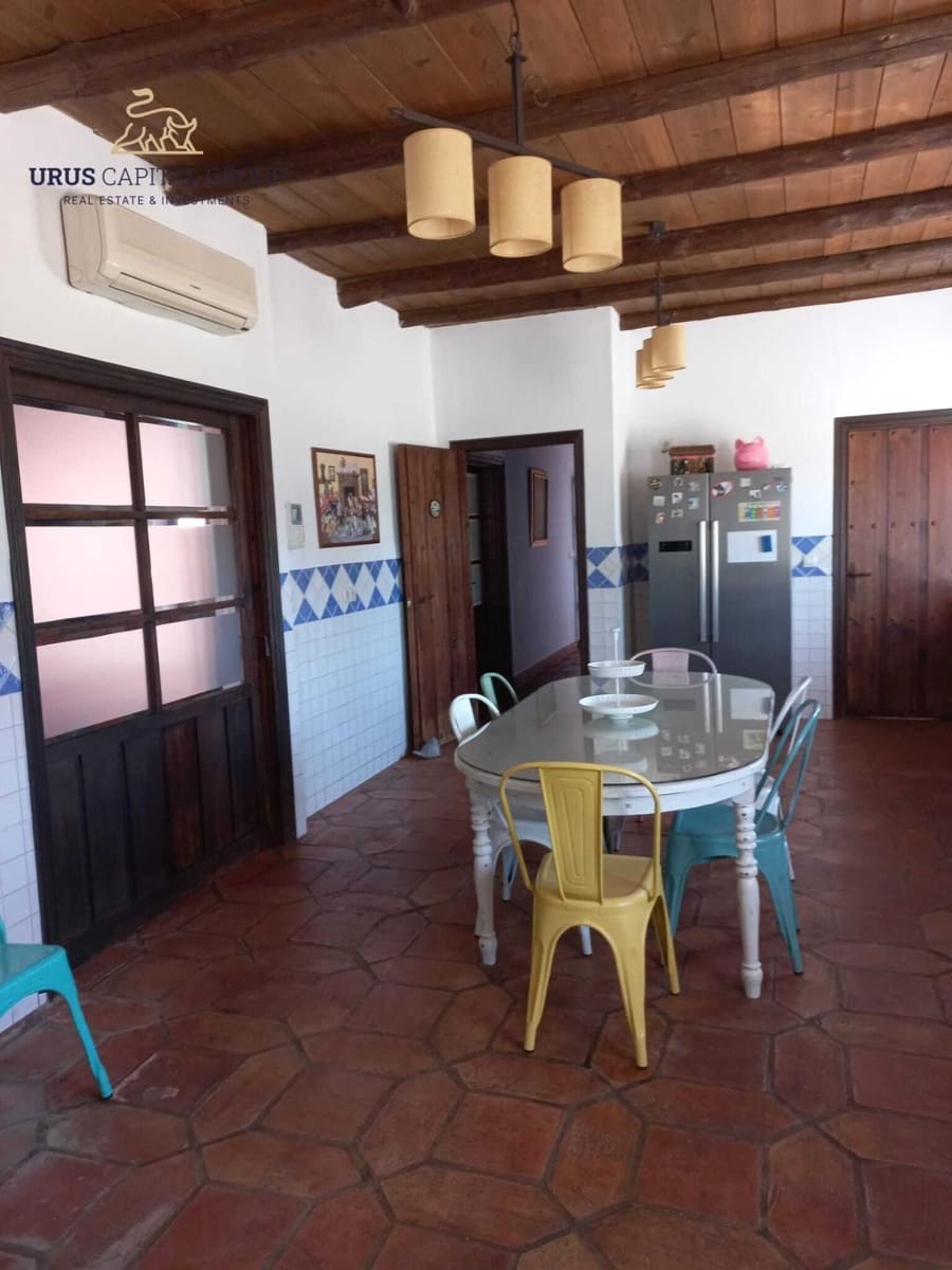 5 makuuhuone Huvila myytävänä paikassa Cordoba kaupunki mukana uima-altaan 
autotalli - 890 000 € (Ref: 9491791)