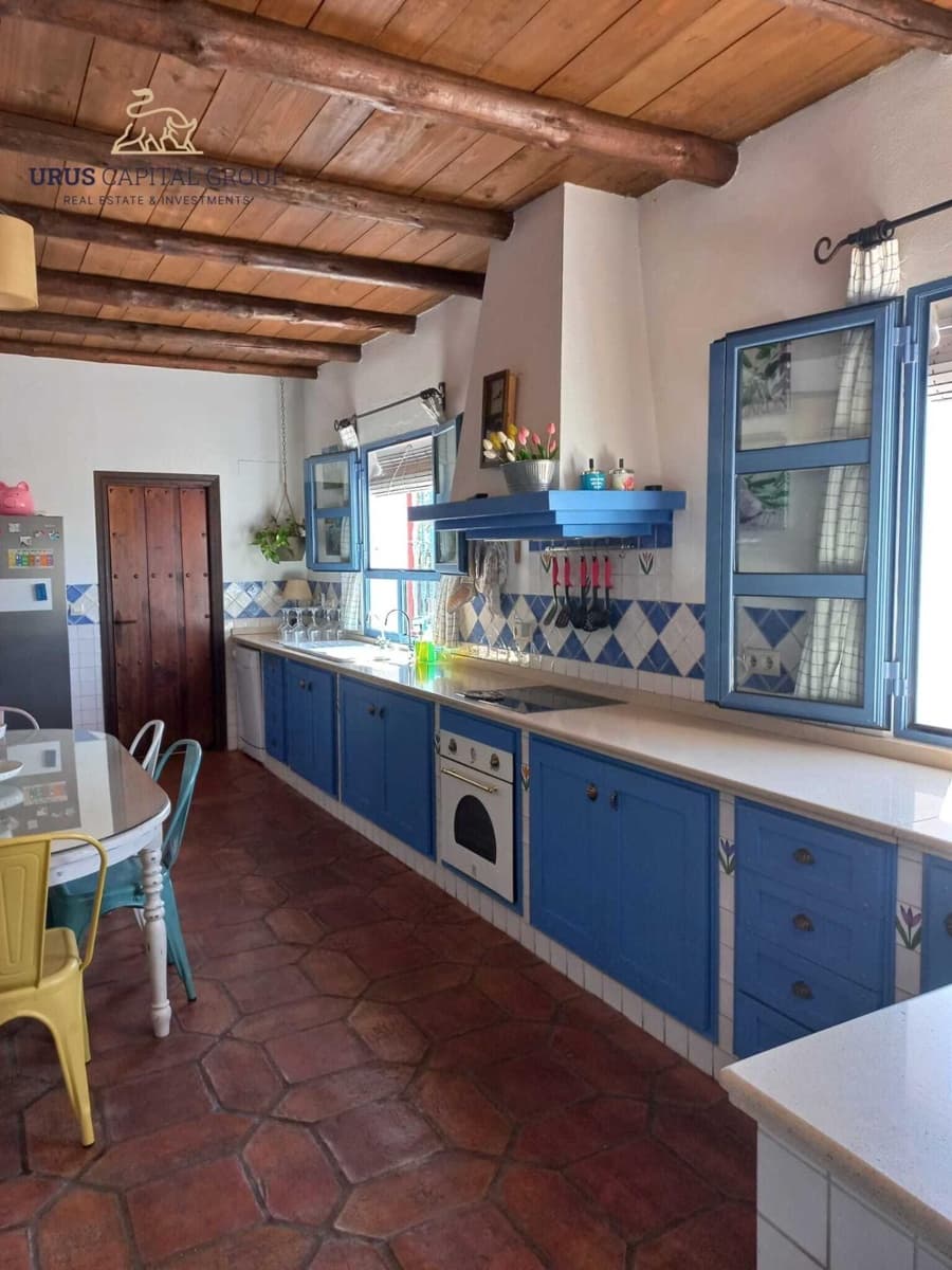 5 makuuhuone Huvila myytävänä paikassa Cordoba kaupunki mukana uima-altaan 
autotalli - 890 000 € (Ref: 9491791)