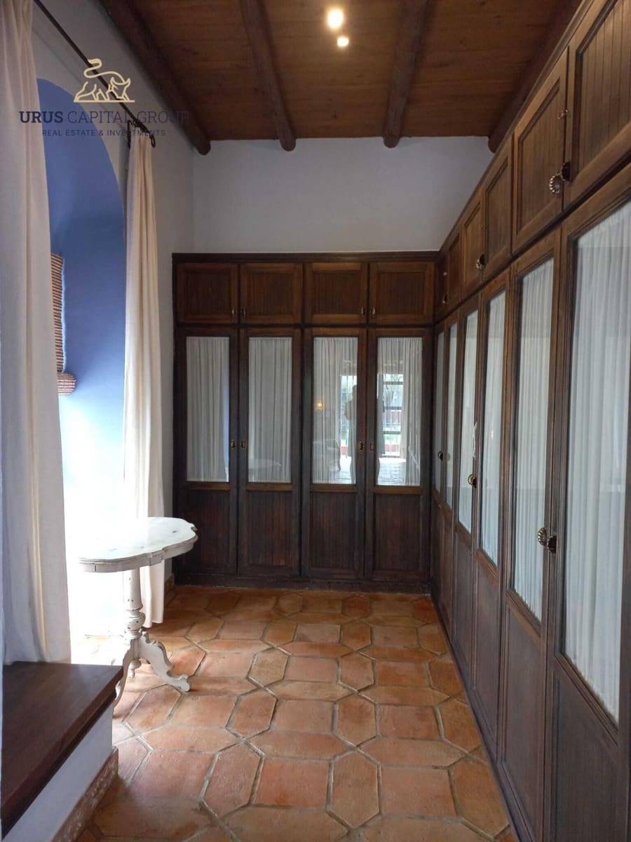 5 makuuhuone Huvila myytävänä paikassa Cordoba kaupunki mukana uima-altaan 
autotalli - 890 000 € (Ref: 9491791)