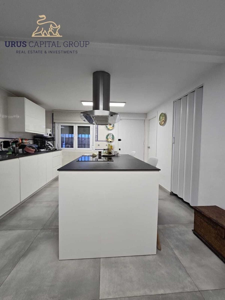 6 sypialnia Willa na sprzedaż w Miasto Kordoba z basenem garażem - 675 000 € (Ref: 9491792)