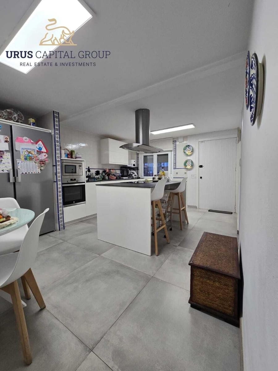 6 sypialnia Willa na sprzedaż w Miasto Kordoba z basenem garażem - 675 000 € (Ref: 9491792)