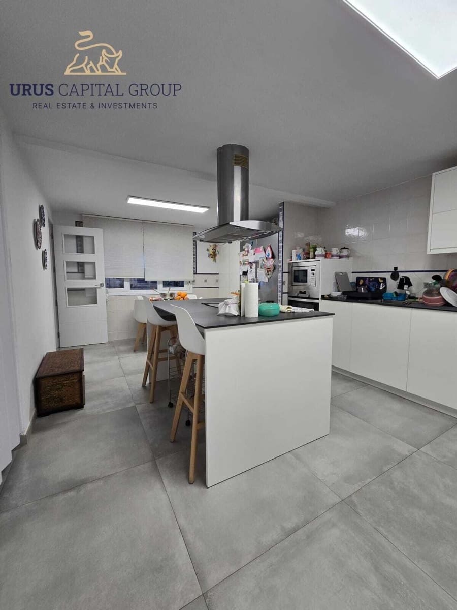 6 sypialnia Willa na sprzedaż w Miasto Kordoba z basenem garażem - 675 000 € (Ref: 9491792)