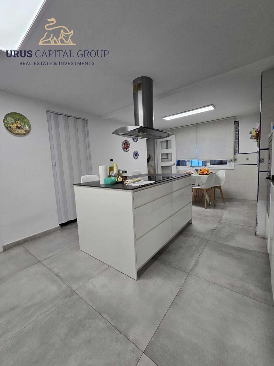 6 sypialnia Willa na sprzedaż w Miasto Kordoba z basenem garażem - 675 000 € (Ref: 9491792)