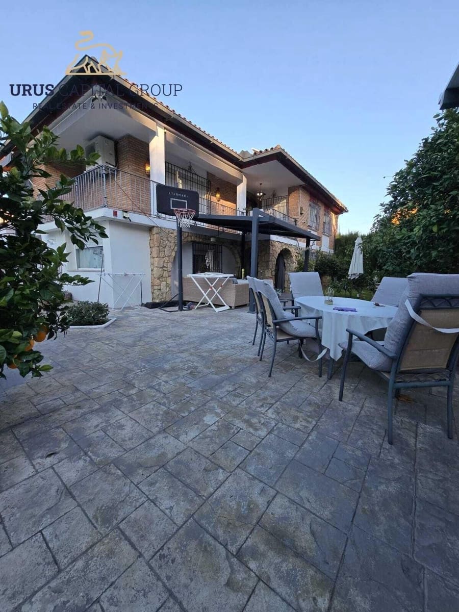 6 sypialnia Willa na sprzedaż w Miasto Kordoba z basenem garażem - 675 000 € (Ref: 9491792)