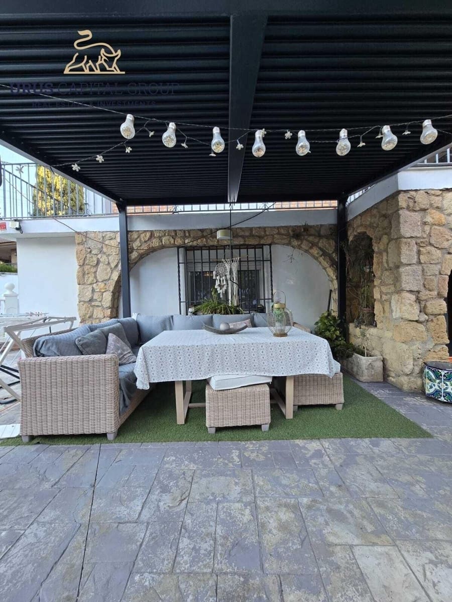 6 sypialnia Willa na sprzedaż w Miasto Kordoba z basenem garażem - 675 000 € (Ref: 9491792)