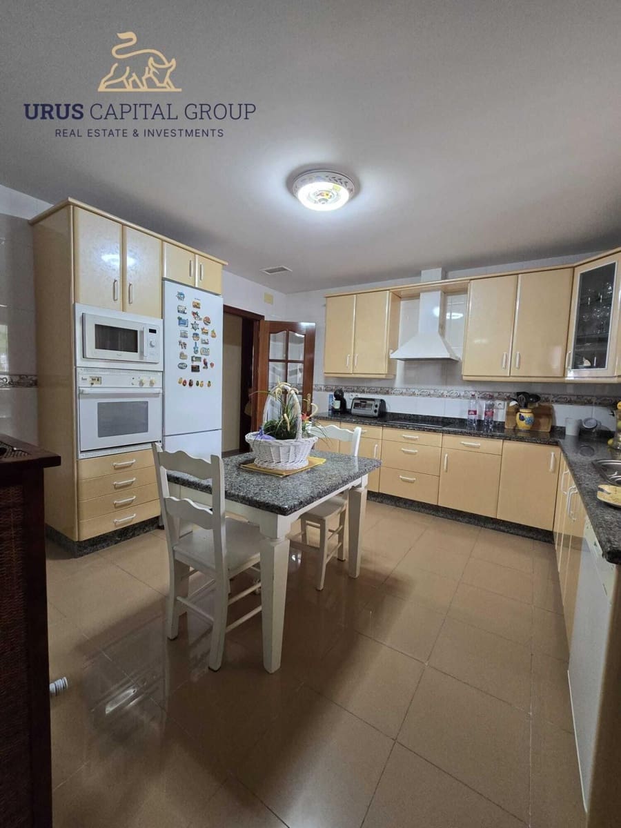 5 slaapkamer Villa te koop in Cordoba stad met garage - € 560.000 (Ref: 9491793)
