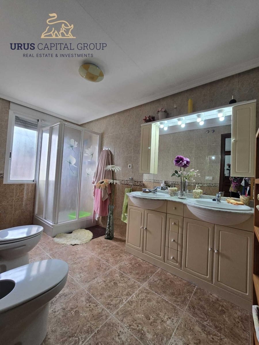 5 slaapkamer Villa te koop in Cordoba stad met garage - € 560.000 (Ref: 9491793)