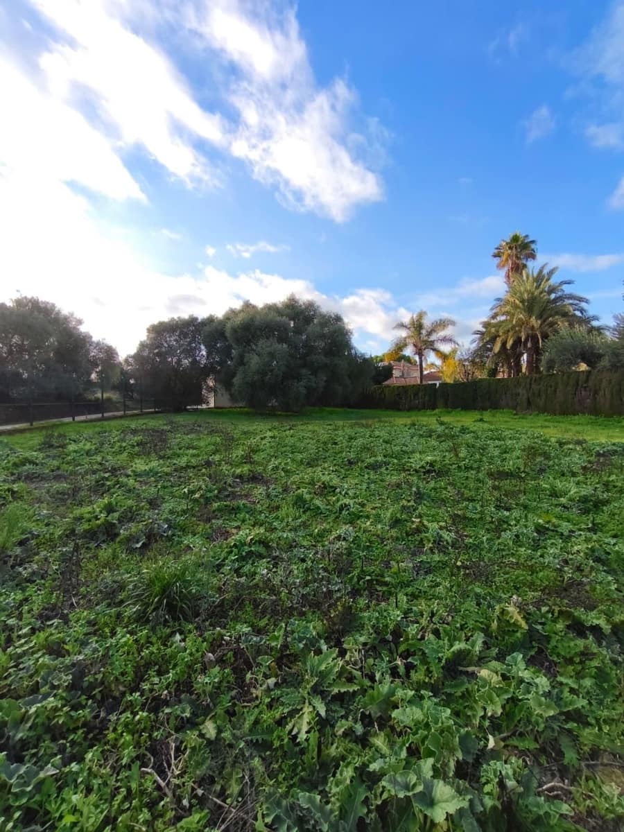 Building Plot for sale in Dos Hermanas - € 340,000 (Ref: 9495335)