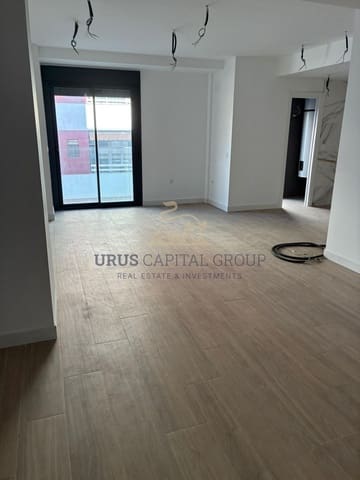 3 soverom Leilighet til salgs i Ciudad Jardín, Córdoba by med svømmebasseng - € 260 000 (Ref: 9516550)