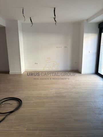 3 soverom Leilighet til salgs i Ciudad Jardín, Córdoba by med svømmebasseng - € 260 000 (Ref: 9516550)