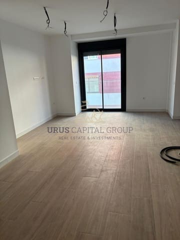 3 soverom Leilighet til salgs i Ciudad Jardín, Córdoba by med svømmebasseng - € 260 000 (Ref: 9516550)