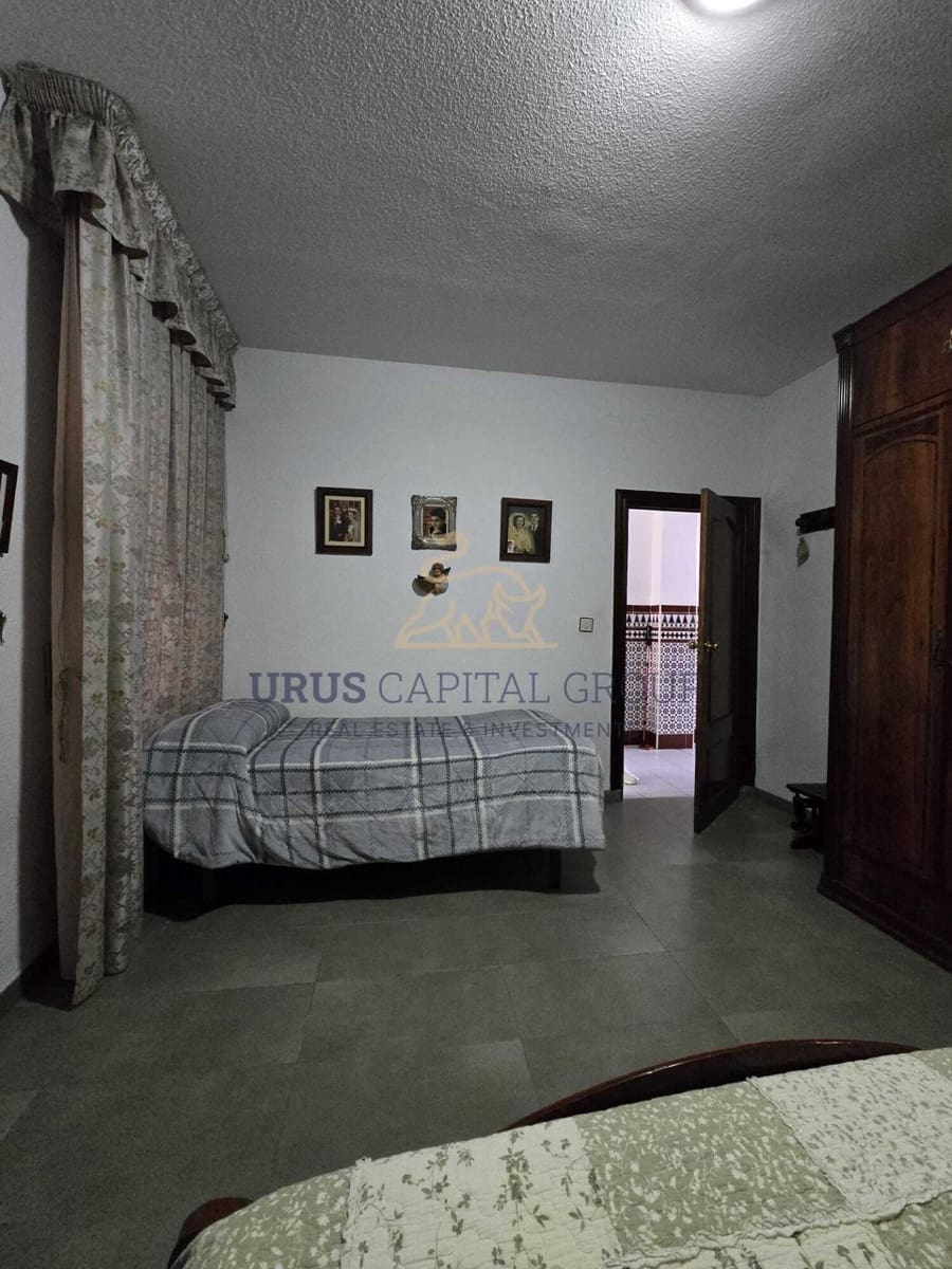 7 slaapkamer Huis te koop in Cordoba stad - € 320.000 (Ref: 9547419)