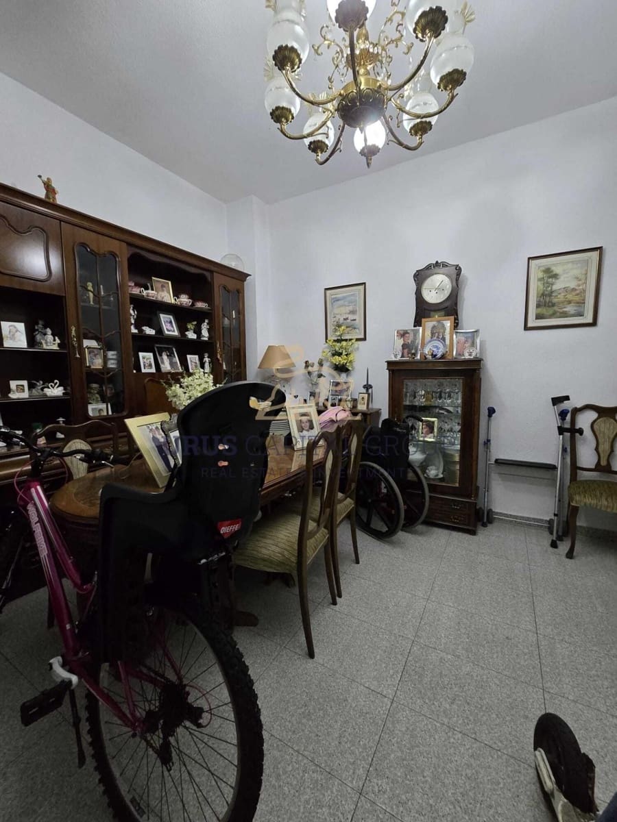 7 slaapkamer Huis te koop in Cordoba stad - € 320.000 (Ref: 9547419)