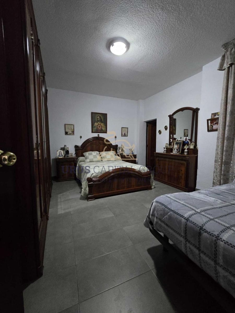 7 slaapkamer Huis te koop in Cordoba stad - € 320.000 (Ref: 9547419)