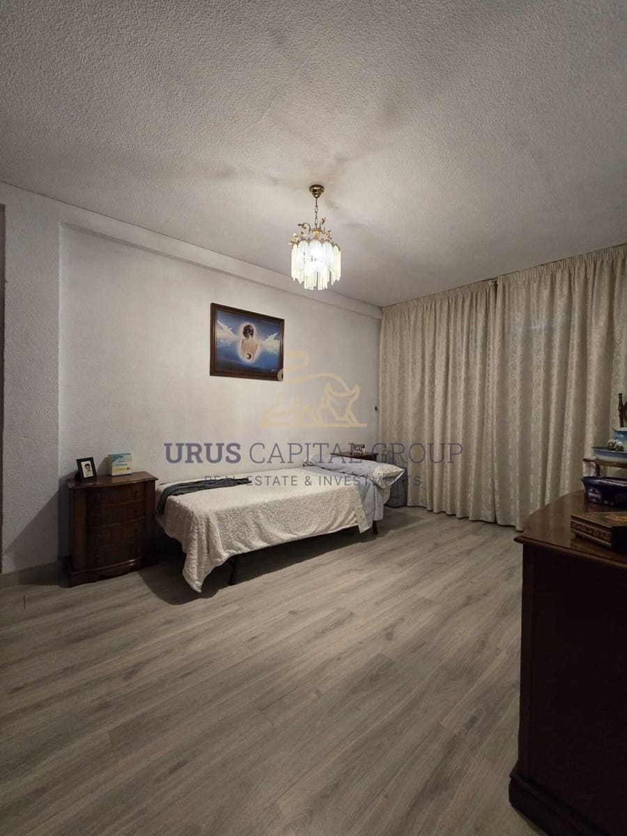 7 slaapkamer Huis te koop in Cordoba stad - € 320.000 (Ref: 9547419)