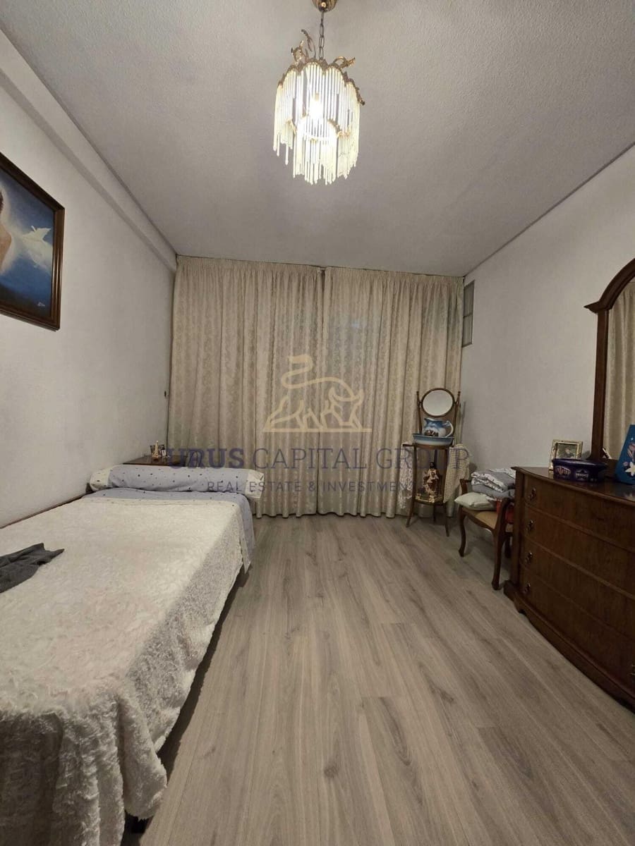 7 slaapkamer Huis te koop in Cordoba stad - € 320.000 (Ref: 9547419)