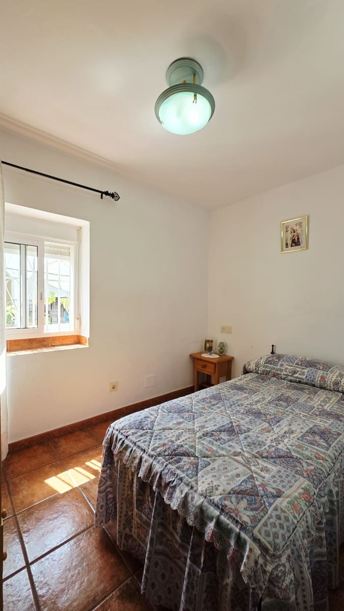 Adosado de 3 habitaciones en Canillas de Albaida en venta - 99.000 € (Ref: 10029514)