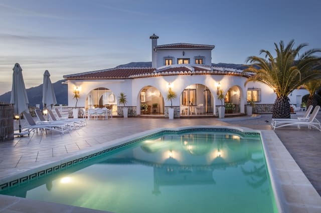 4 quarto Moradia para venda em Canillas de Albaida com piscina garagem - 1 200 000 € (Ref: 10029554)