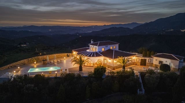 4 quarto Moradia para venda em Canillas de Albaida com piscina garagem - 1 200 000 € (Ref: 10029554)
