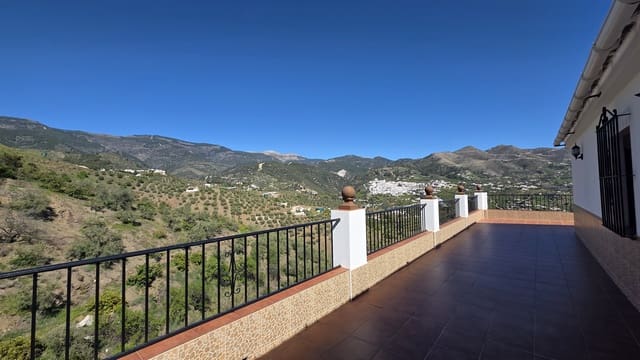 Grunde uden byggetilladelser til salg i Canillas de Albaida - € 375.000 (Ref: 10029564)