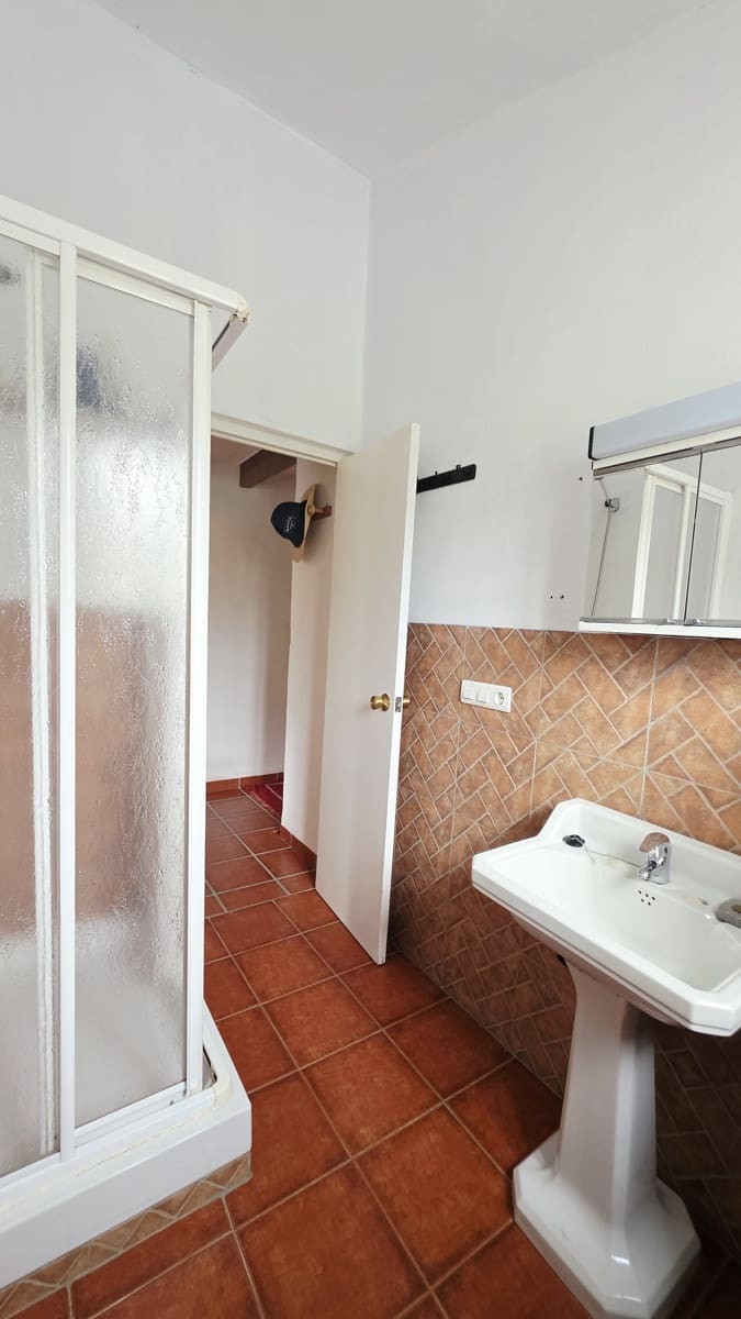 4 soveværelse Finca/Landehus til salg i Canillas de Albaida med swimmingpool - € 245.000 (Ref: 10076924)