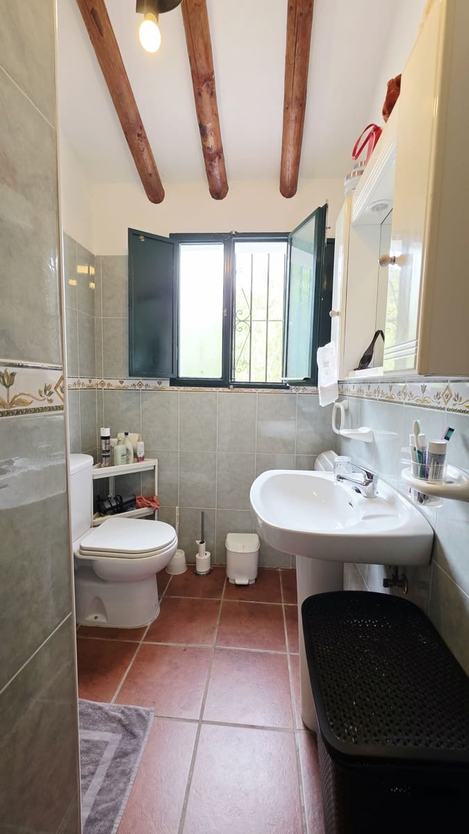 4 soveværelse Finca/Landehus til salg i Canillas de Albaida med swimmingpool - € 245.000 (Ref: 10076924)