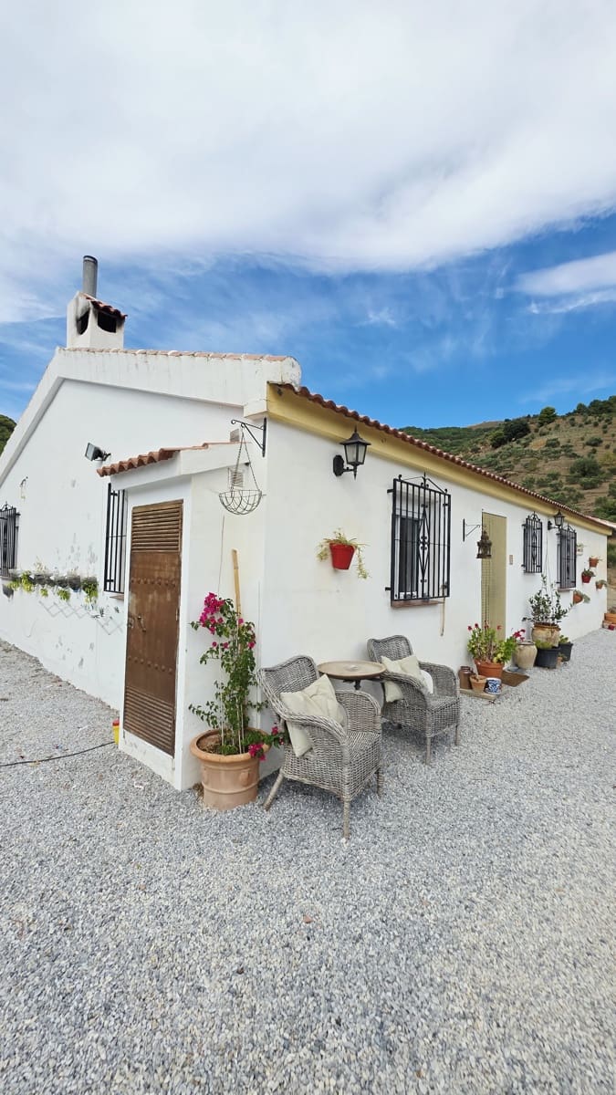 4 soveværelse Finca/Landehus til salg i Canillas de Albaida med swimmingpool - € 245.000 (Ref: 10076924)