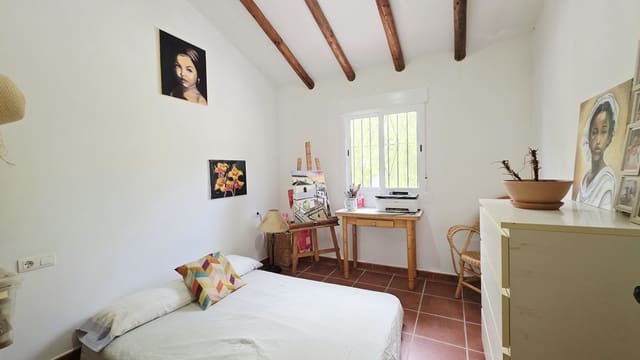 4 slaapkamer Finca/Landhuis te koop in Canillas de Albaida met zwembad - € 245.000 (Ref: 10076924)