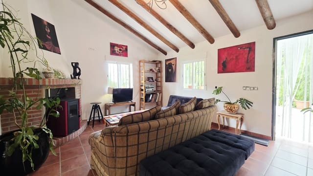 4 slaapkamer Finca/Landhuis te koop in Canillas de Albaida met zwembad - € 245.000 (Ref: 10076924)