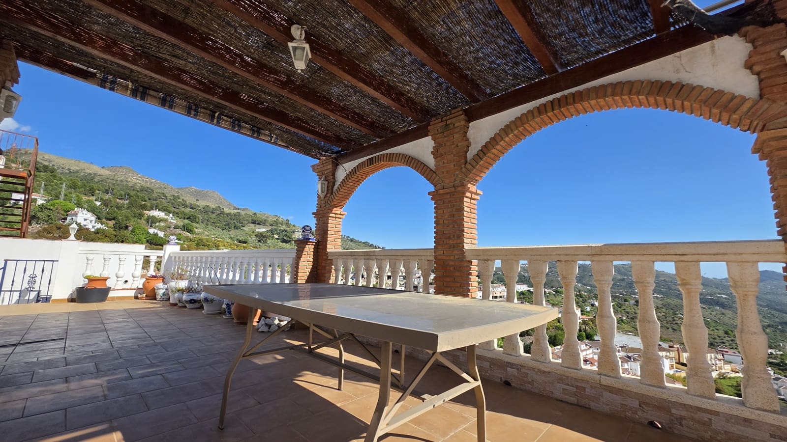 4 bedroom Apartment for sale in Canillas de Albaida - € 185,000 (Ref: 9872576)