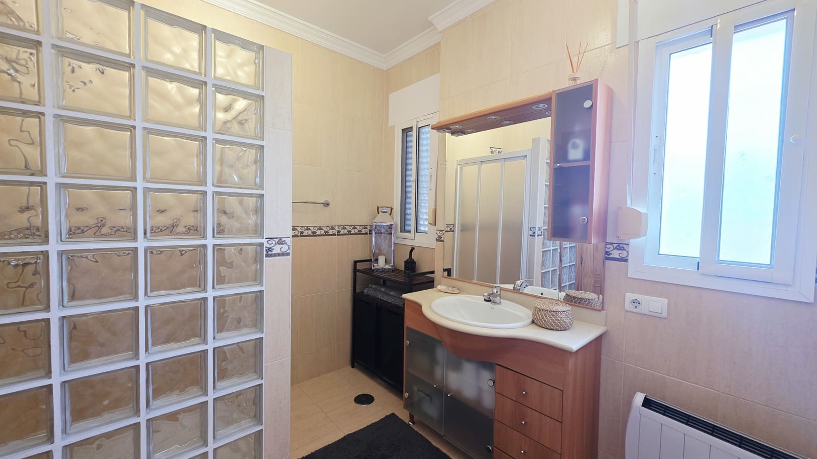 3 Zimmer Villa zu verkaufen in Canillas de Albaida mit Pool Garage - 449.000 € (Ref: 9932241)