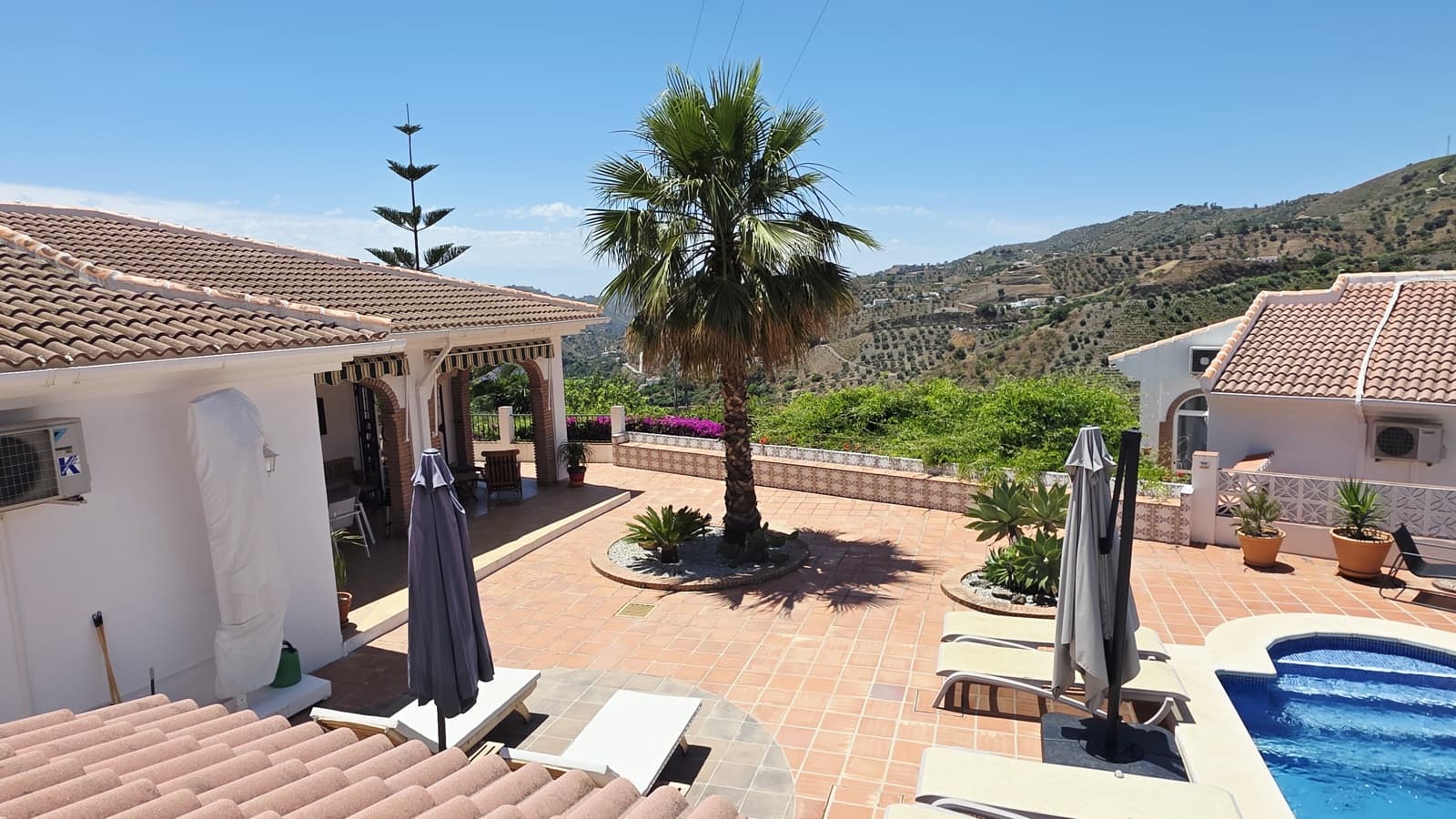 3 Zimmer Villa zu verkaufen in Canillas de Albaida mit Pool Garage - 449.000 € (Ref: 9932241)