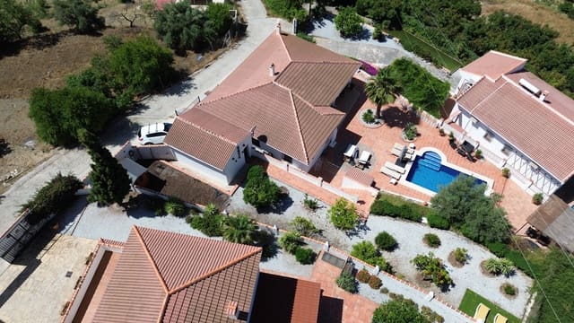 3 Zimmer Villa zu verkaufen in Canillas de Albaida mit Pool Garage - 449.000 € (Ref: 9932241)