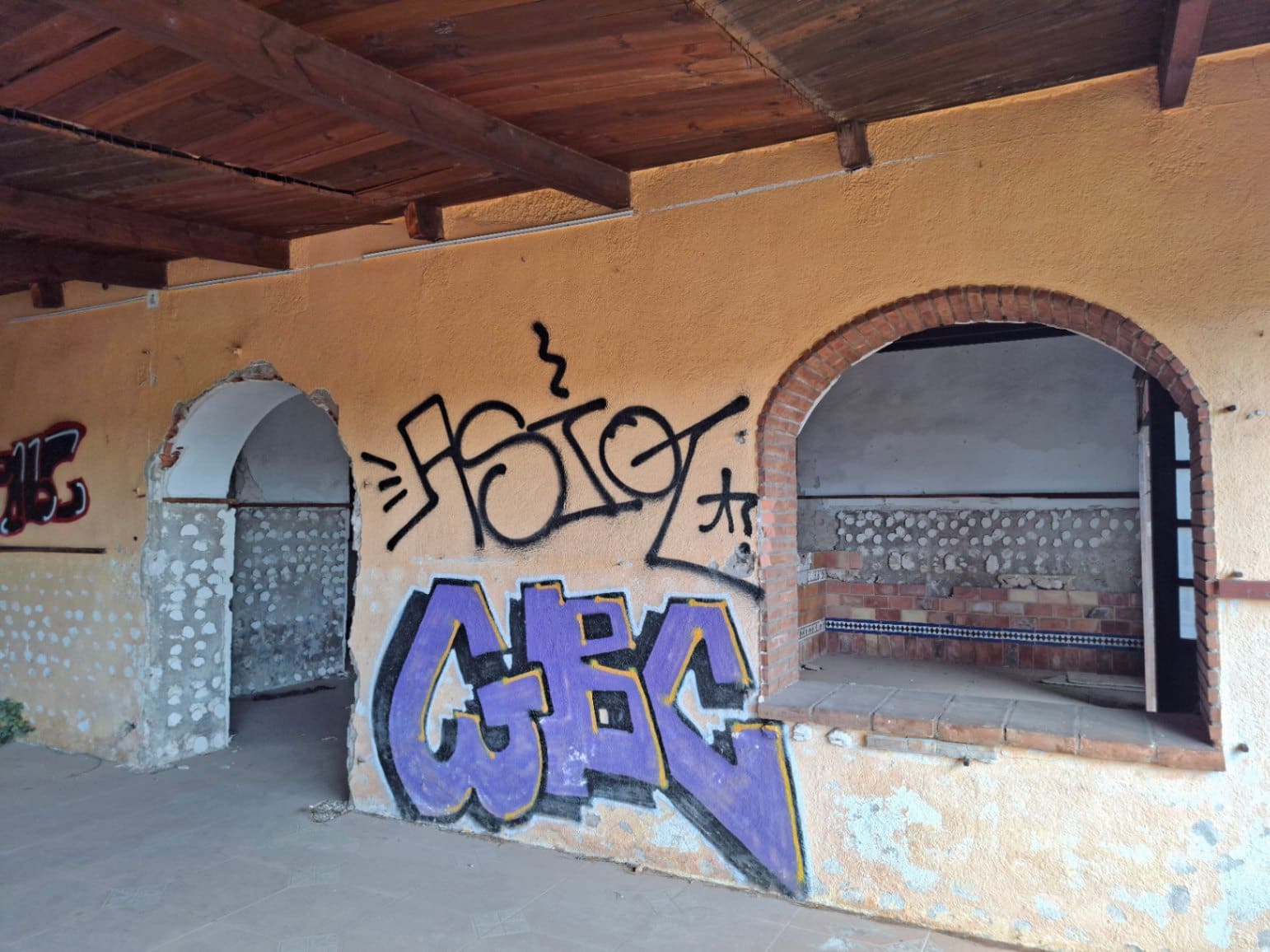 Gewerbe zu verkaufen in Oliva mit Garage - 145.000 € (Ref: 10102889)