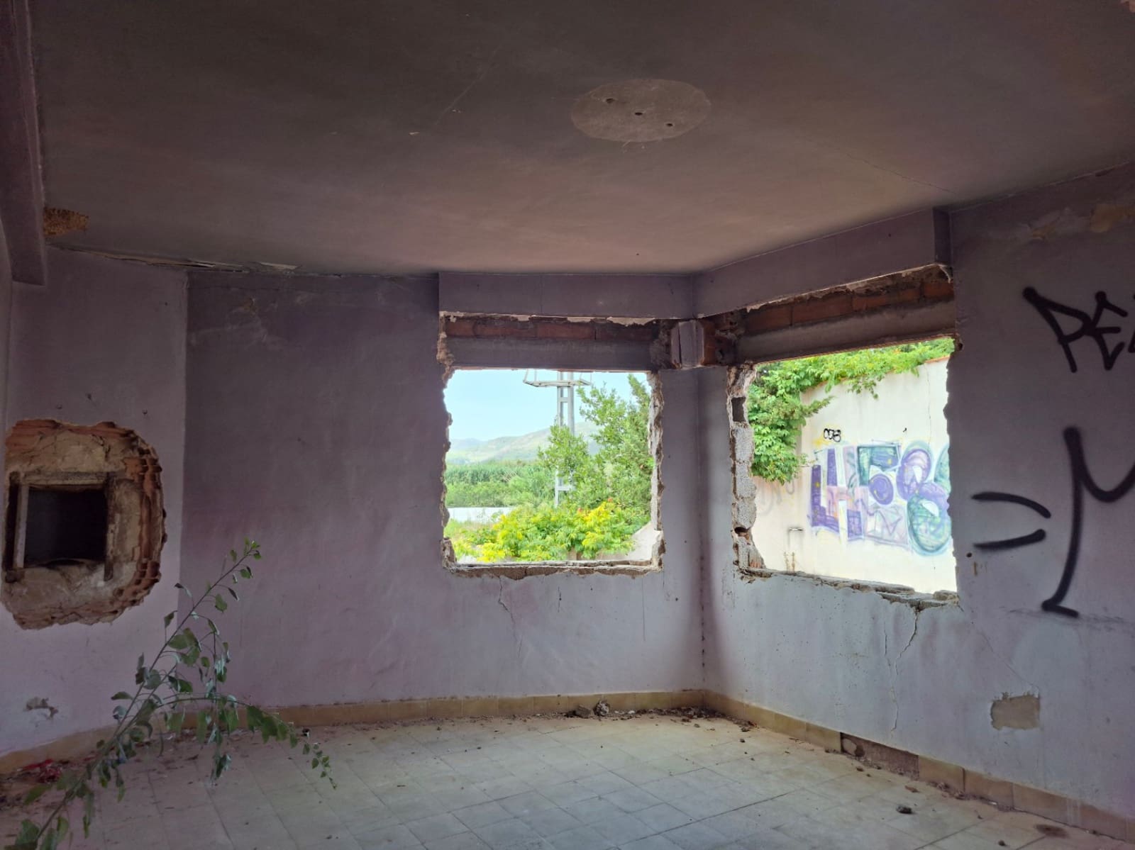 Gewerbe zu verkaufen in Oliva mit Garage - 145.000 € (Ref: 10102889)